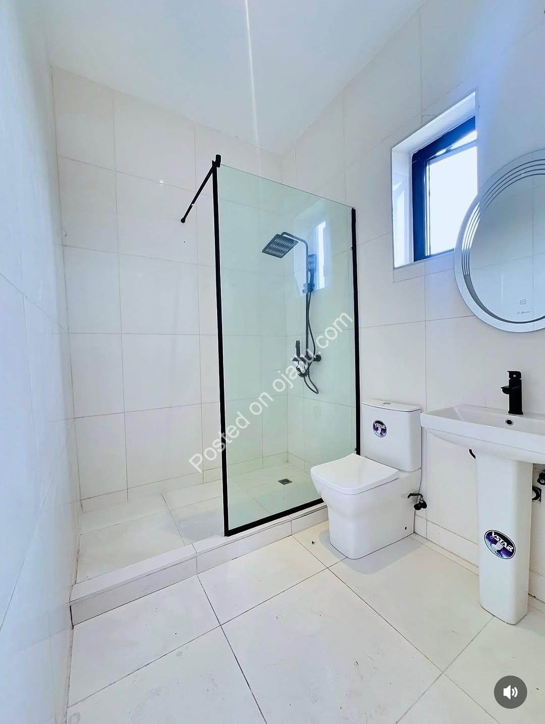 Sophisticated 4/5-Bedroom Duplex with Pool in Lekki