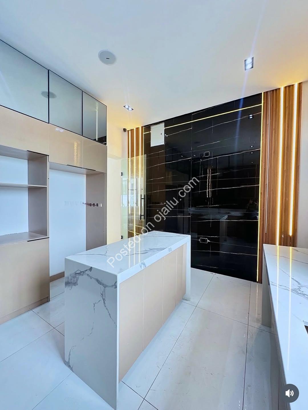 Sophisticated 4/5-Bedroom Duplex with Pool in Lekki