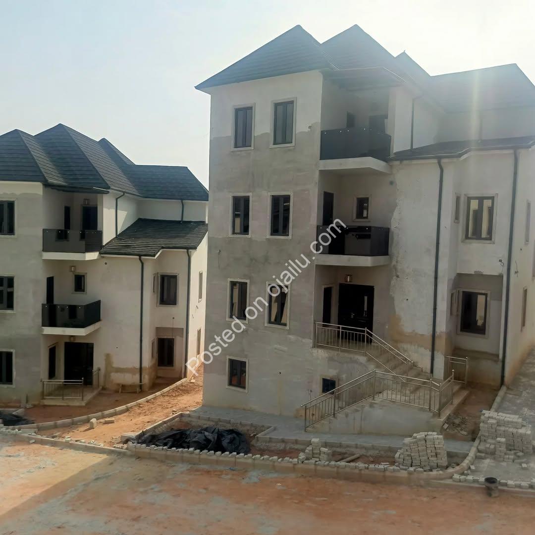 Spacious 5-Bedroom Duplex with BQ in Prestigious Guzape