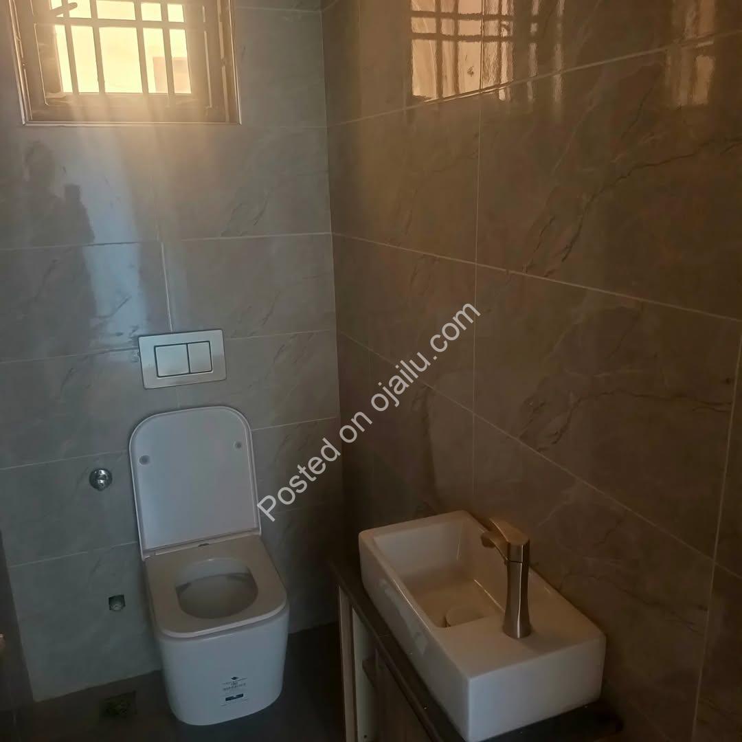 Spacious 5-Bedroom Duplex with BQ in Prestigious Guzape