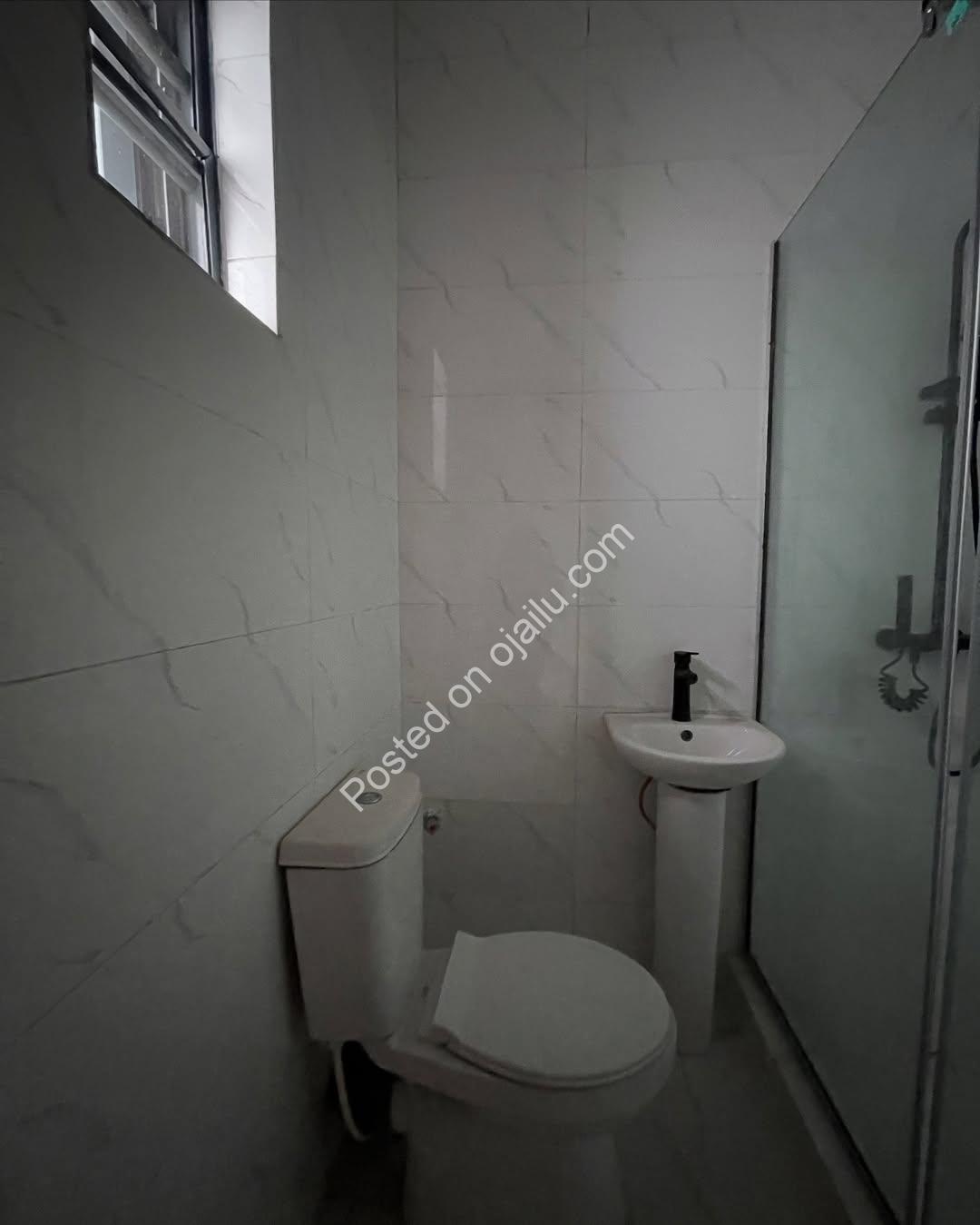 4-Bedroom Ologolo Haven: Luxury & Security in Lekki