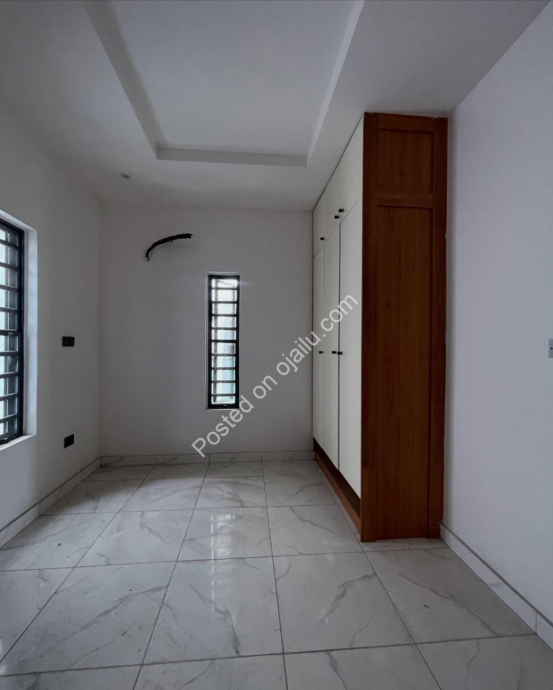 4-Bedroom Ologolo Haven: Luxury & Security in Lekki