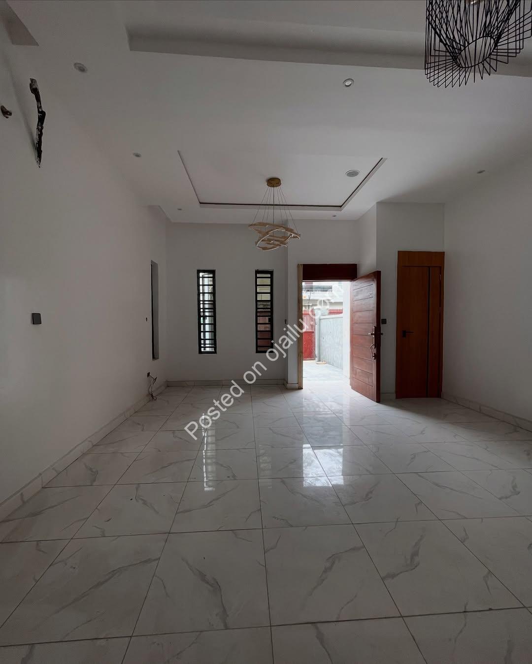 4-Bedroom Ologolo Haven: Luxury & Security in Lekki