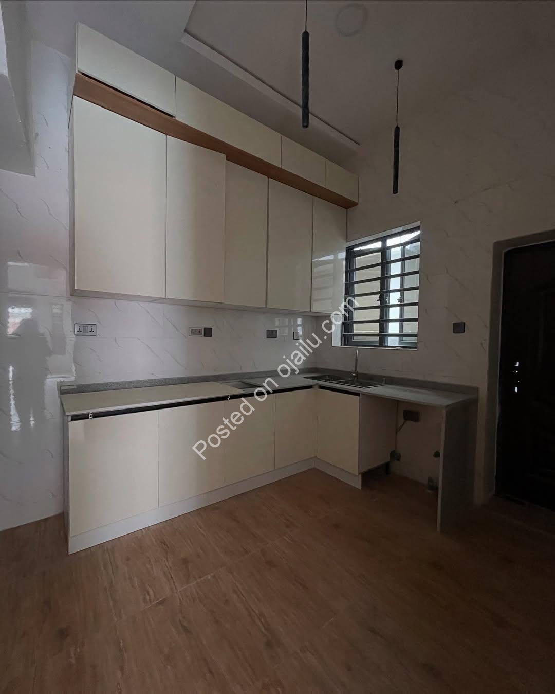 4-Bedroom Ologolo Haven: Luxury & Security in Lekki