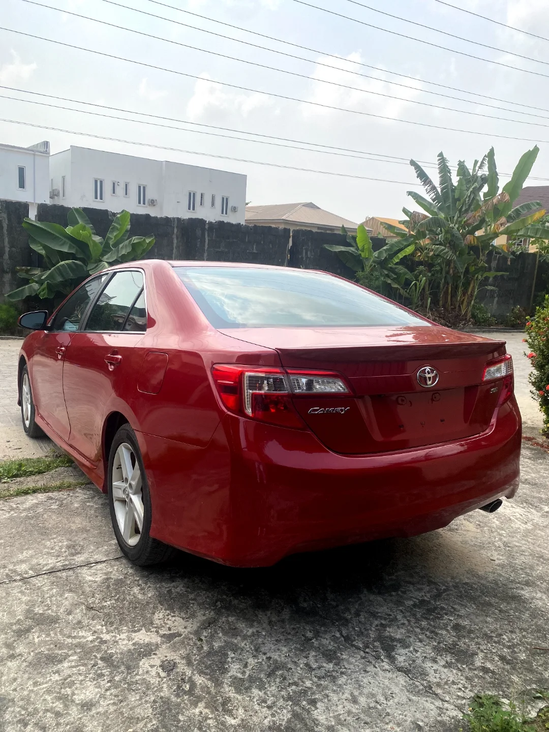 2014 Toyota Camry SE: Luxury & Value in Ajah