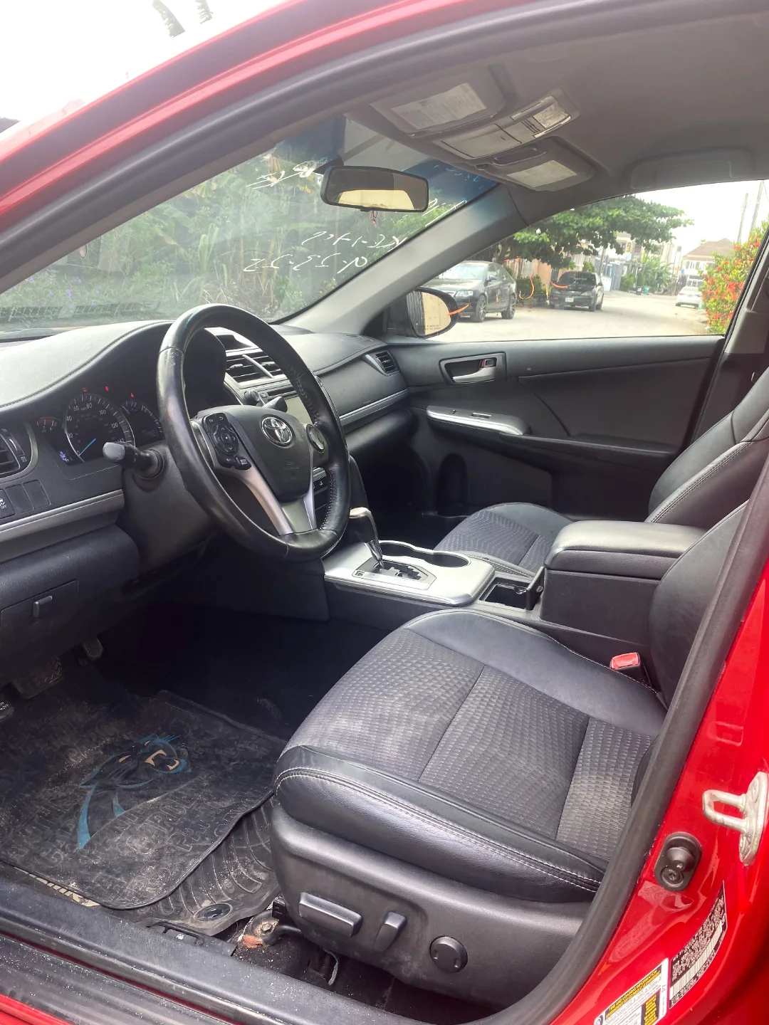 2014 Toyota Camry SE: Luxury & Value in Ajah