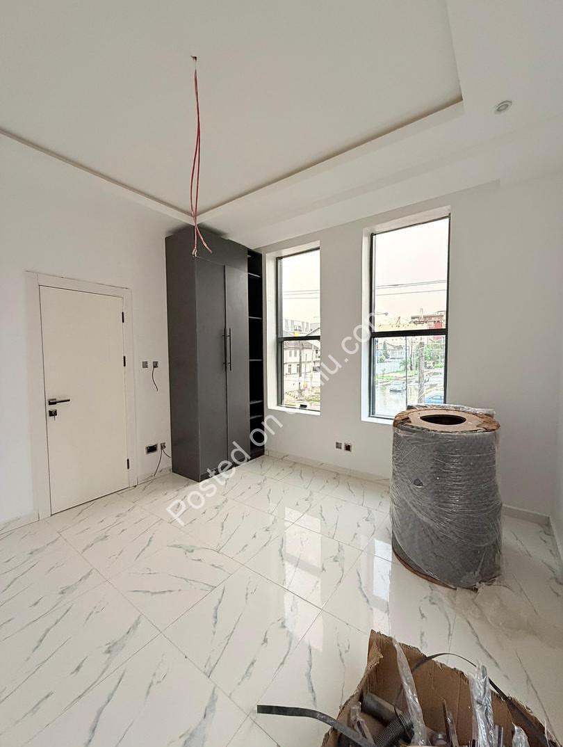 Lekki Phase 1’s Finest: A Brand New 4-Bedroom Masterpiece