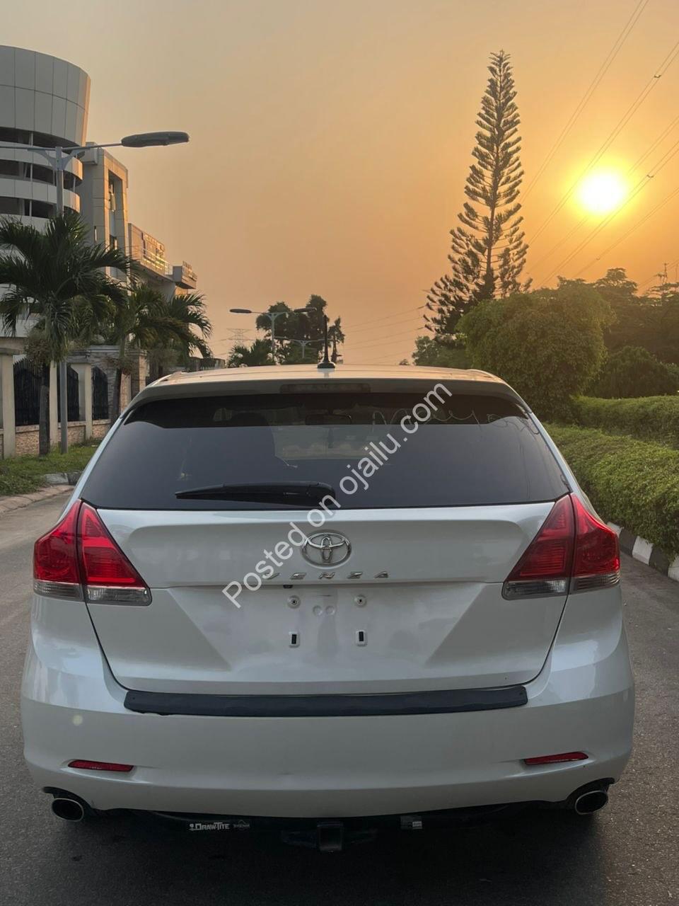 Luxury 2011 Venza XLE: Nationwide Delivery