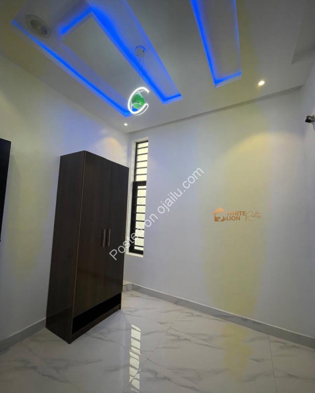 Elegant 4-Bedroom Haven in Prime Chevron, Lekki