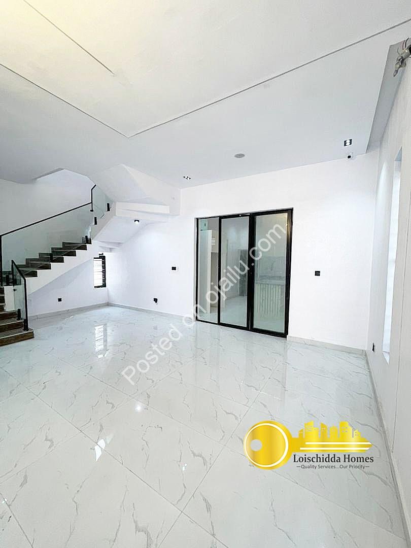 Sleek 5-Bed Duplex with Resort-Style Pool in Lekki