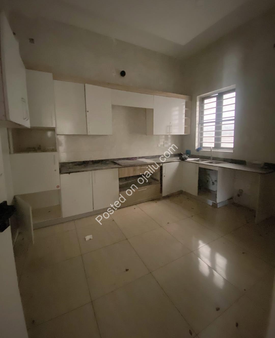 Stunning 4-Bed Ensuite Haven in Orchid Lekki