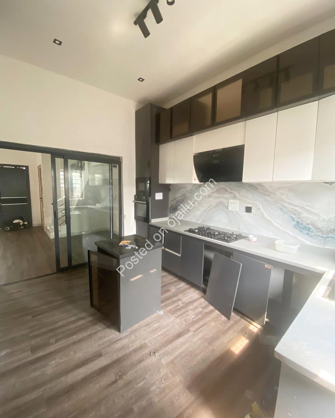 Lekki’s Finest: 4-Bed Haven with 20-Hour Power