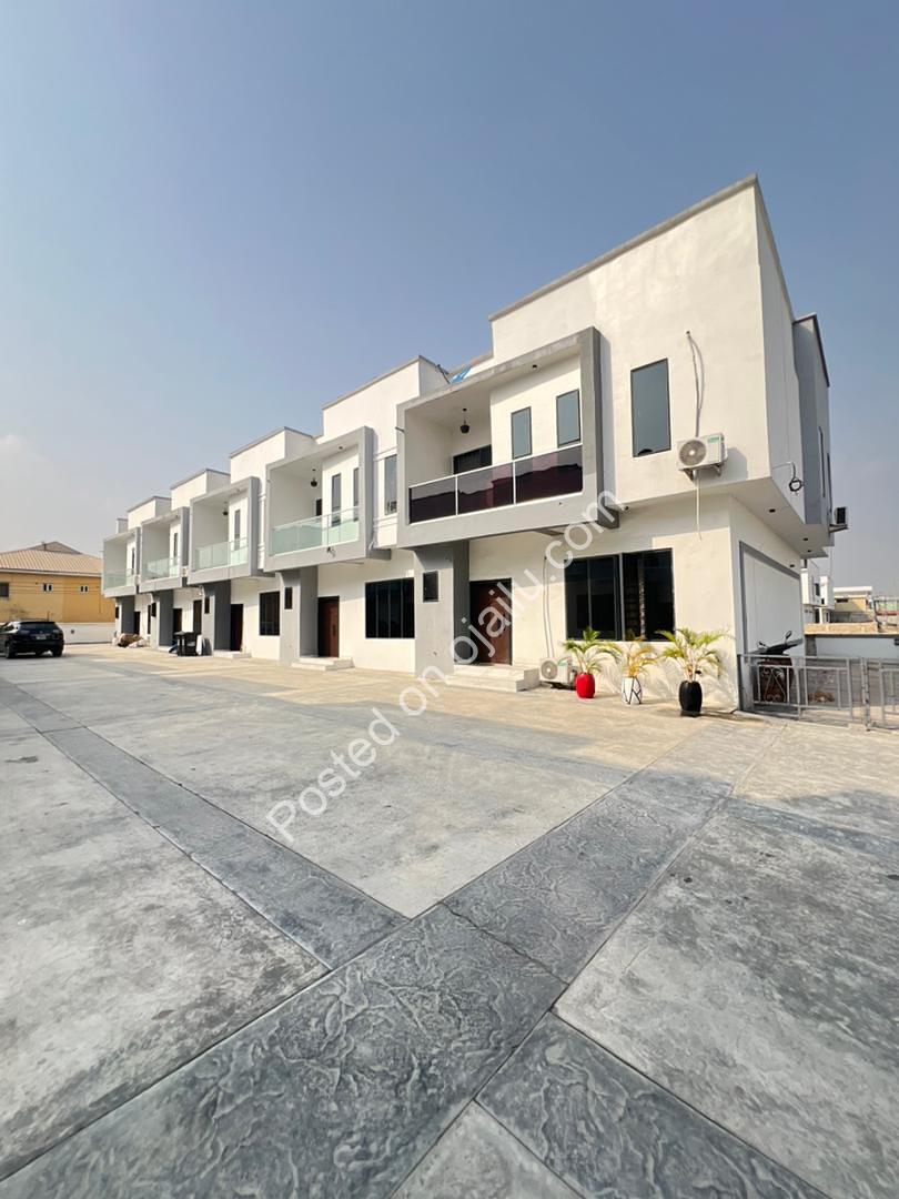 Elite 4-Bed Terrace Duplex in Prime Ajah