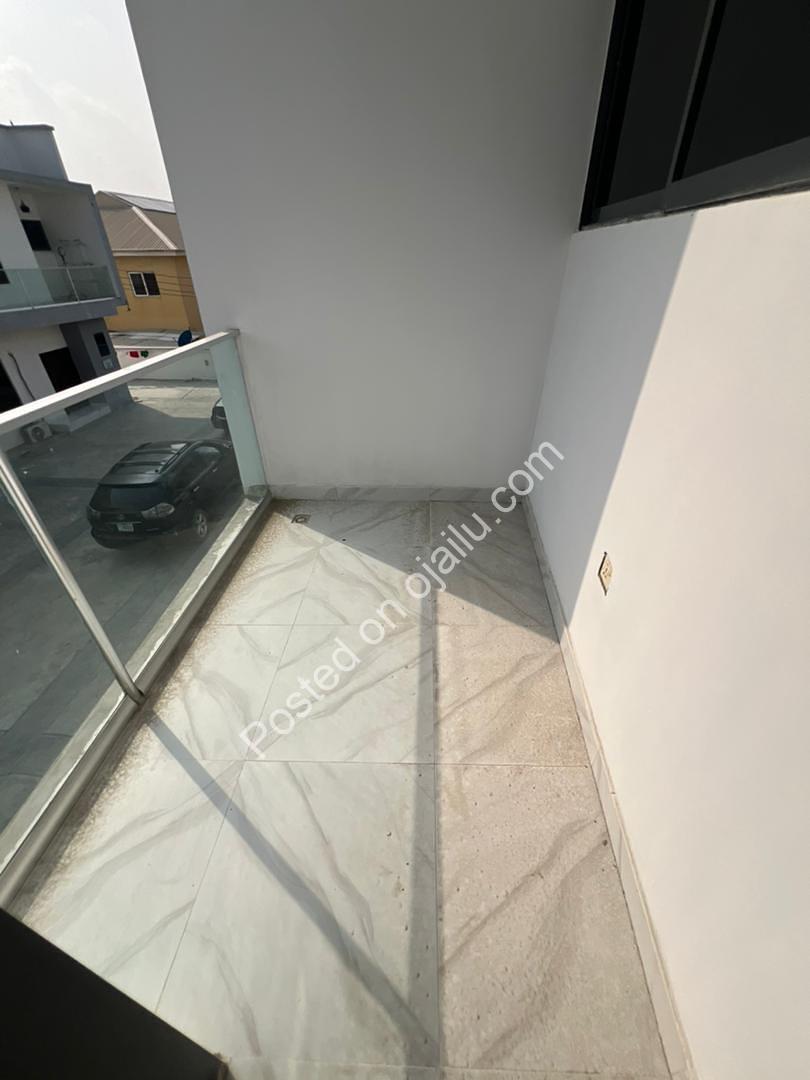 Elite 4-Bed Terrace Duplex in Prime Ajah