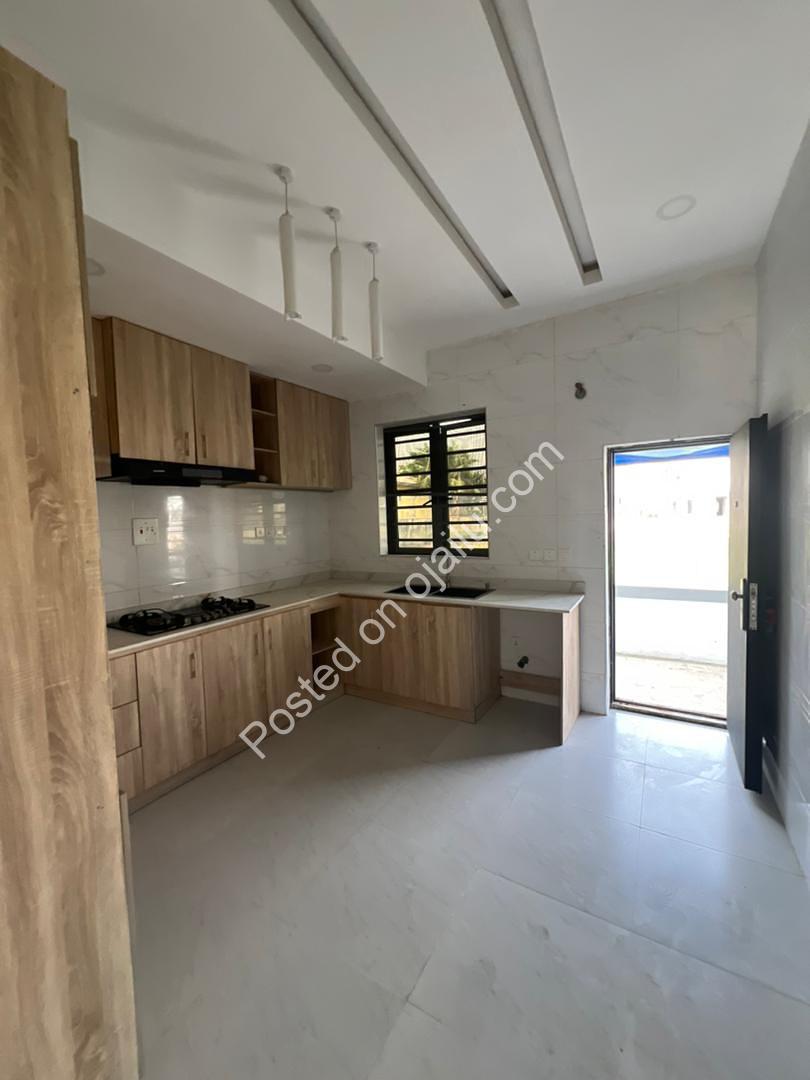 Elite 4-Bed Terrace Duplex in Prime Ajah