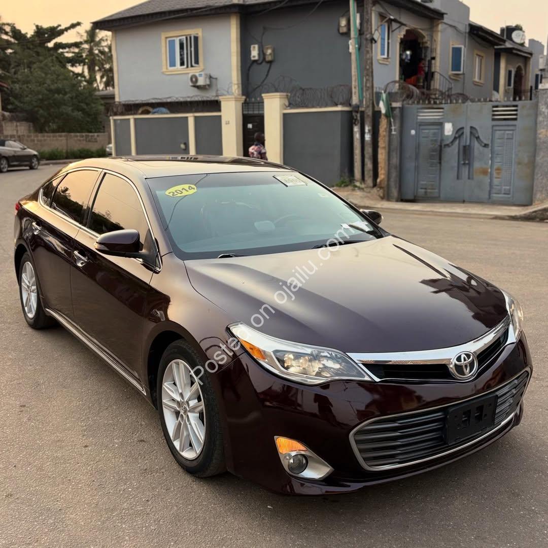 Luxury 2014 Avalon XLE: Sunroof, Camera, Thumbstart – 18.5M