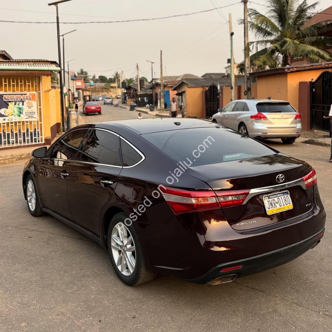 Luxury 2014 Avalon XLE: Sunroof, Camera, Thumbstart – 18.5M