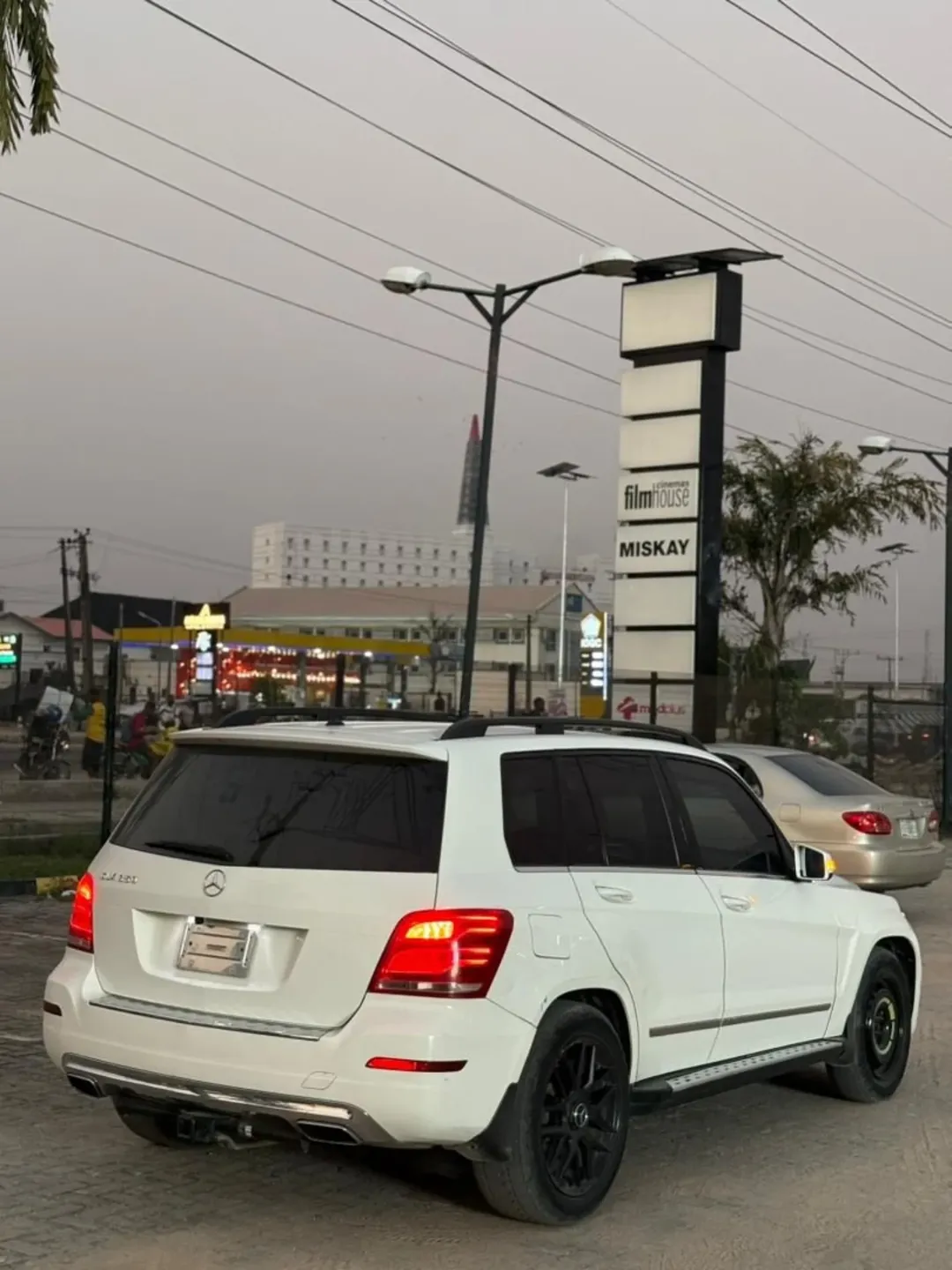 2015 Mercedes GLK: Keyless Entry, 10.8M