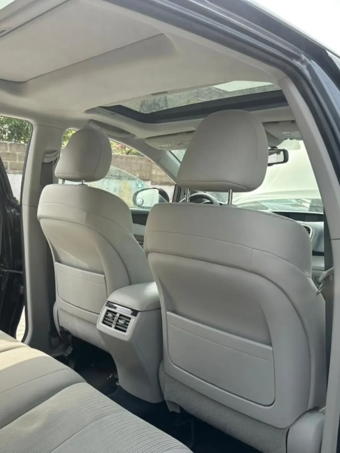V6 Power & Panoramic Views: 2010 Venza