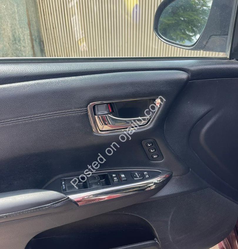 2014 Toyota Avalon: Luxury Sedan, 20M Negotiable