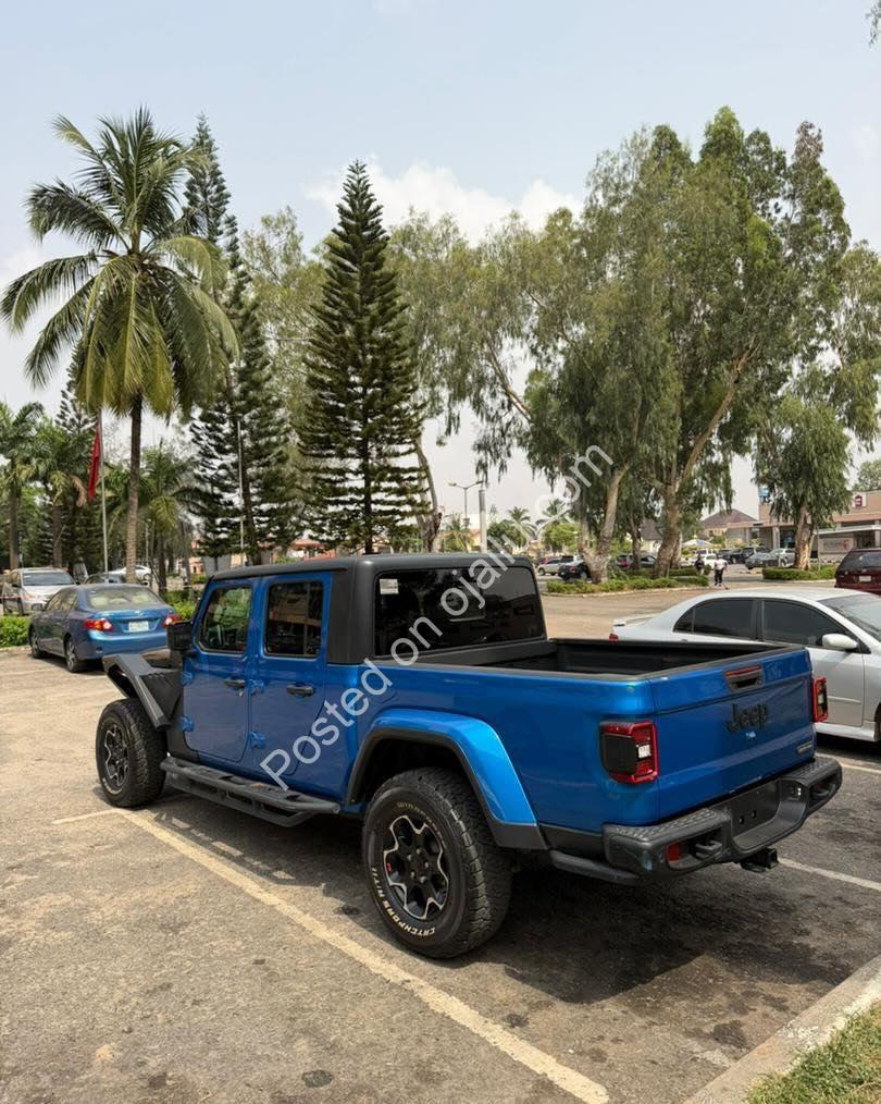 Rugged 2021 Jeep Gladiator: Adventure-Ready & Flawless