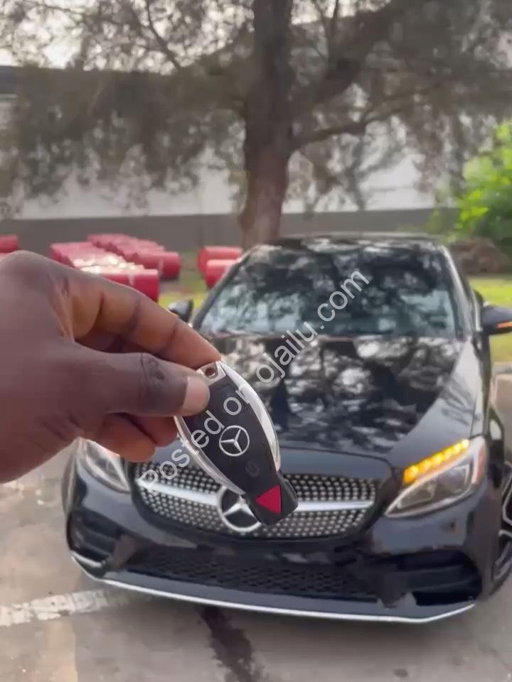 Luxury Sport Sedan: 2017 Mercedes C 300