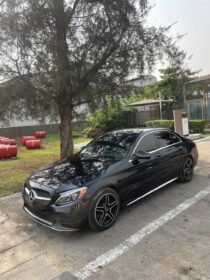 Luxury Sport Sedan: 2017 Mercedes C 300