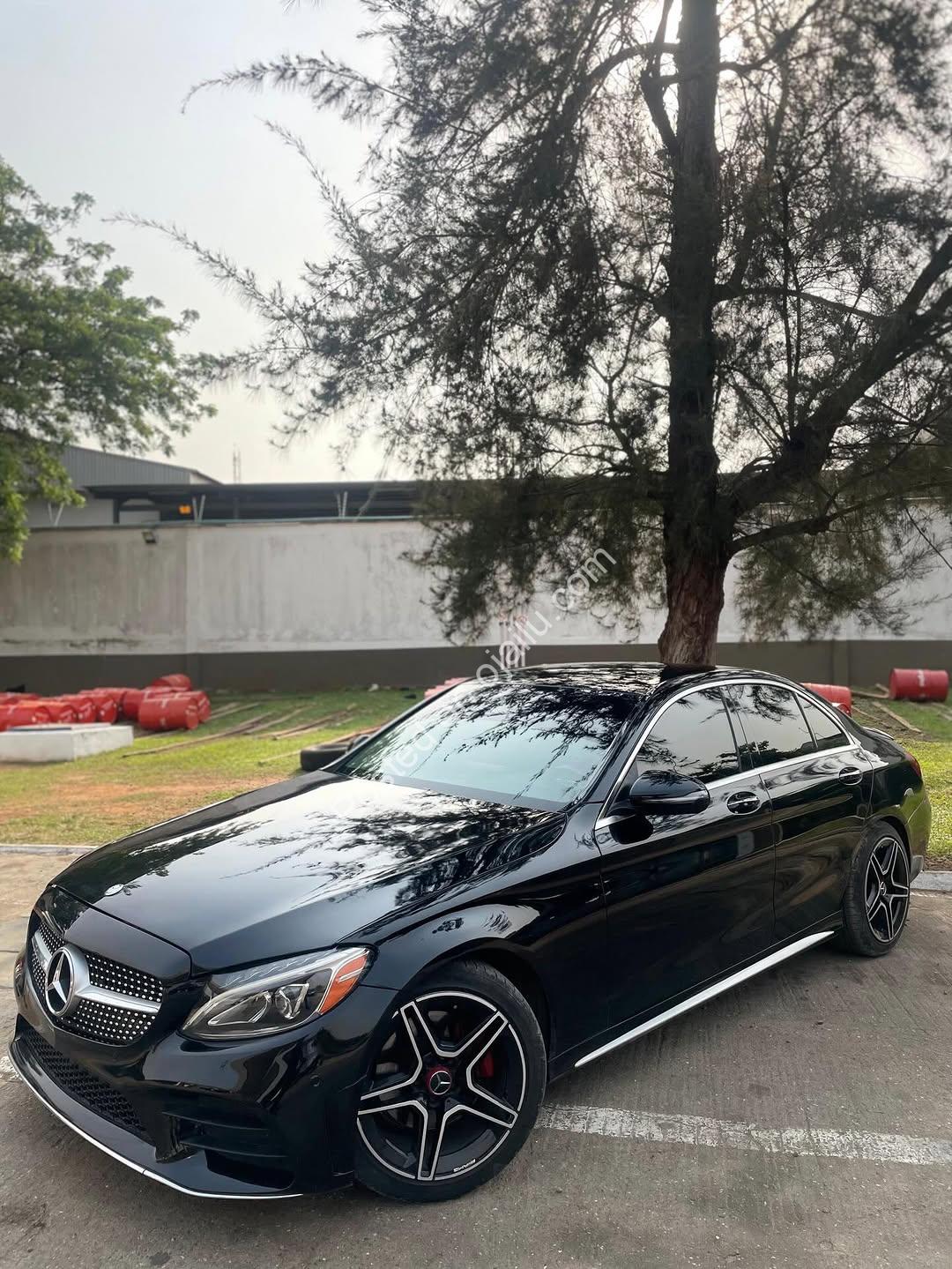 Luxury Sport Sedan: 2017 Mercedes C 300
