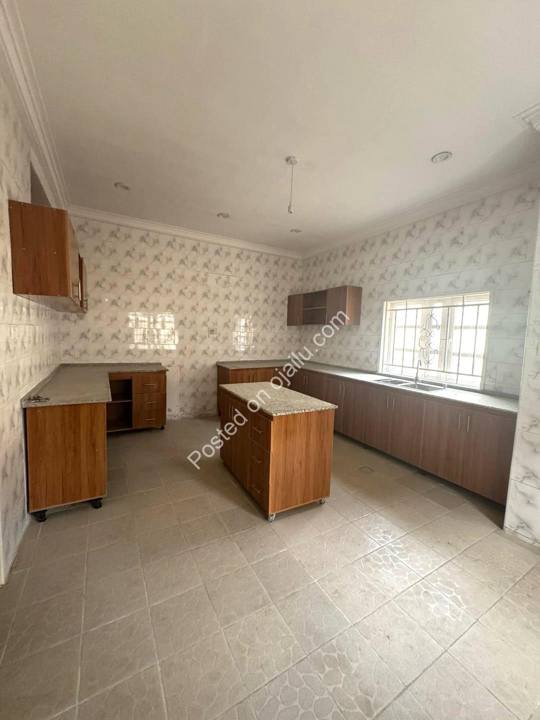 Spacious 6-Bedroom Duplex with 2 BQs in Katampe