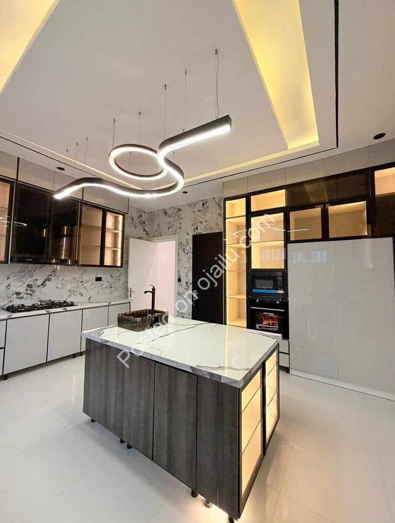 Lagos Luxury Estate: 5BR Duplex with Pool & Cinema