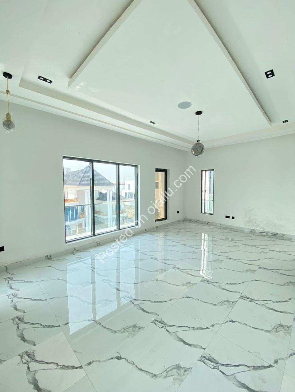 Lagos Dream Home: 5BR Duplex with Pool & Cinema