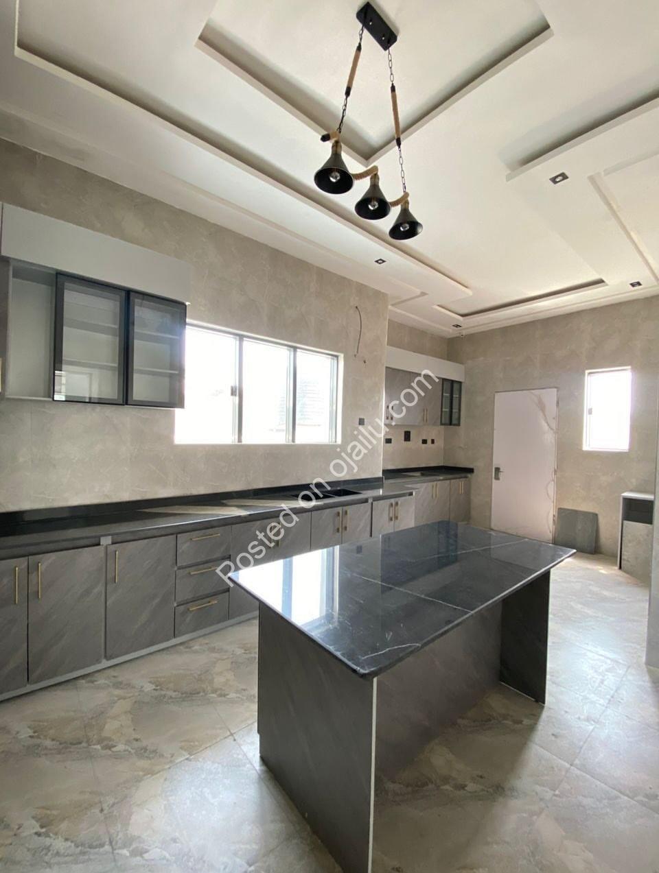 Lagos Dream Home: 5BR Duplex with Pool & Cinema