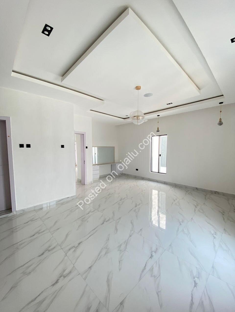 Lagos Dream Home: 5BR Duplex with Pool & Cinema