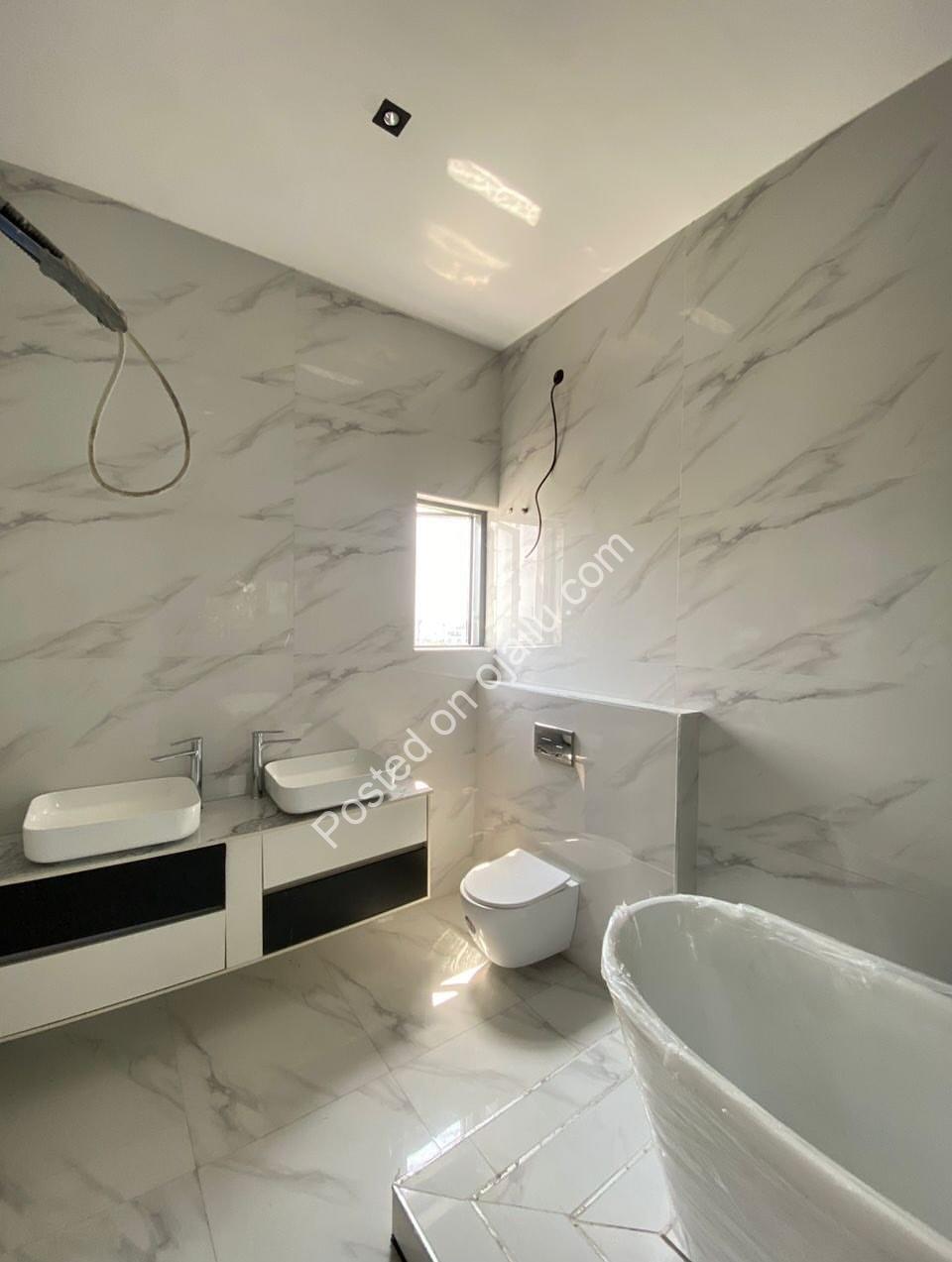 Lagos Dream Home: 5BR Duplex with Pool & Cinema