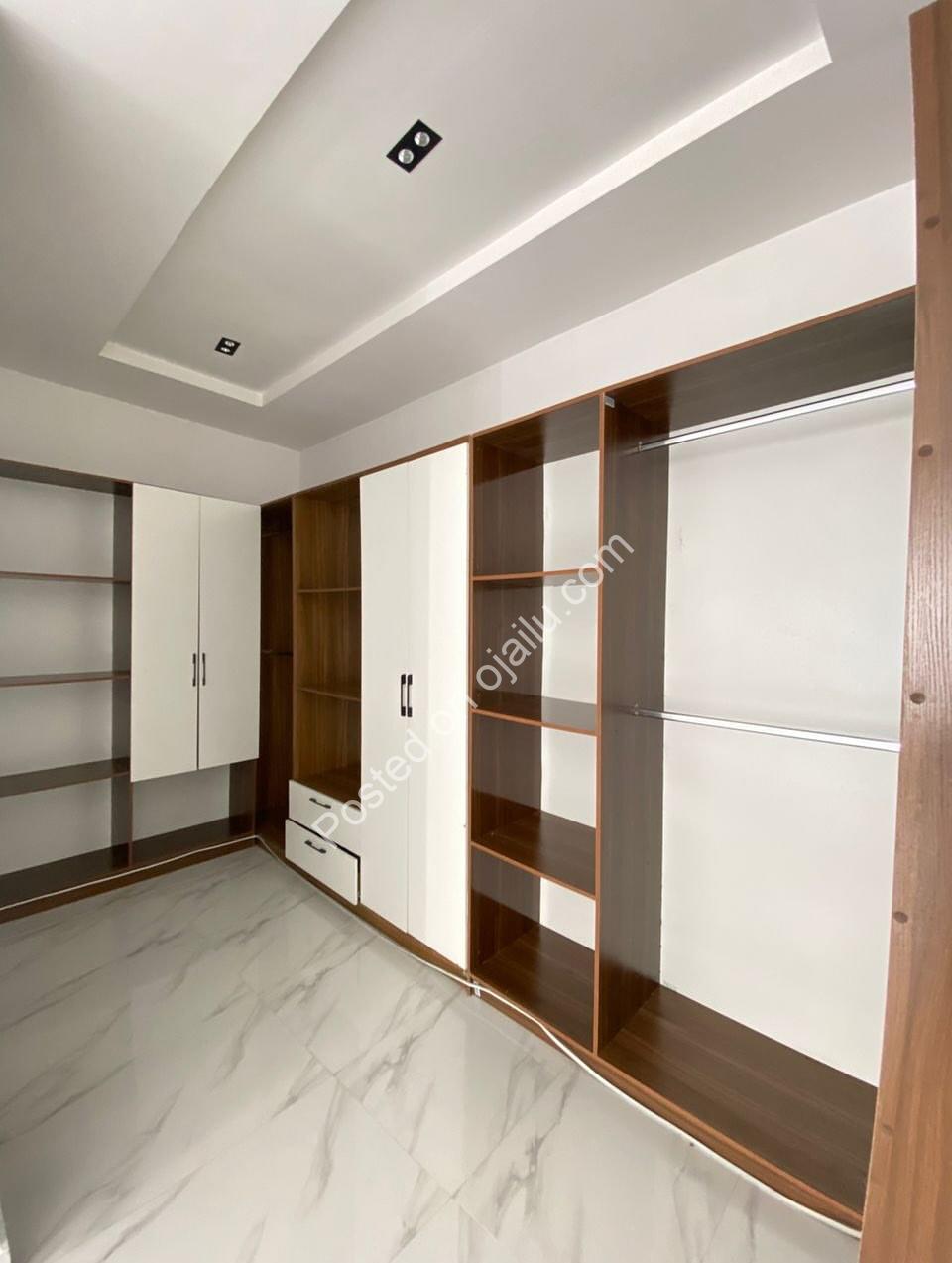 Lagos Dream Home: 5BR Duplex with Pool & Cinema