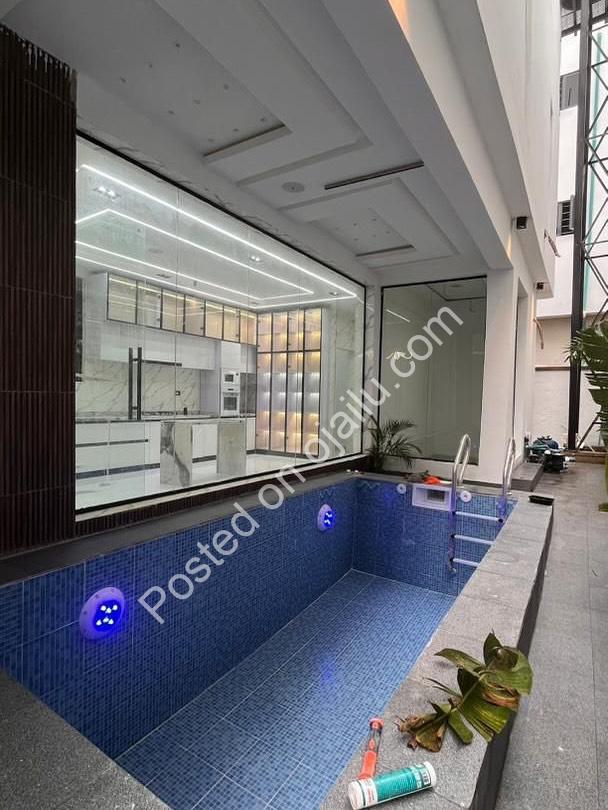 Chevron’s Crown Jewel: 5-Bed Duplex with Pool & BQ