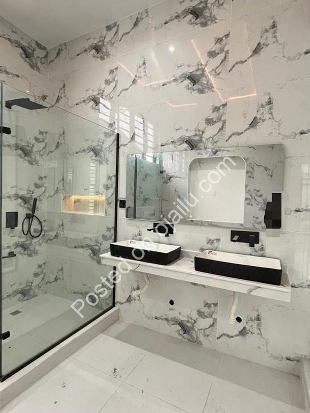 Chevron’s Crown Jewel: 5-Bed Duplex with Pool & BQ