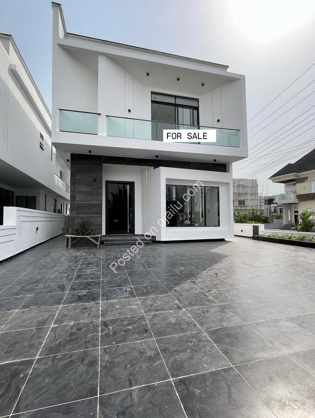 Lekki’s Grand 5-Bedroom Oasis with Resort-Style Pool