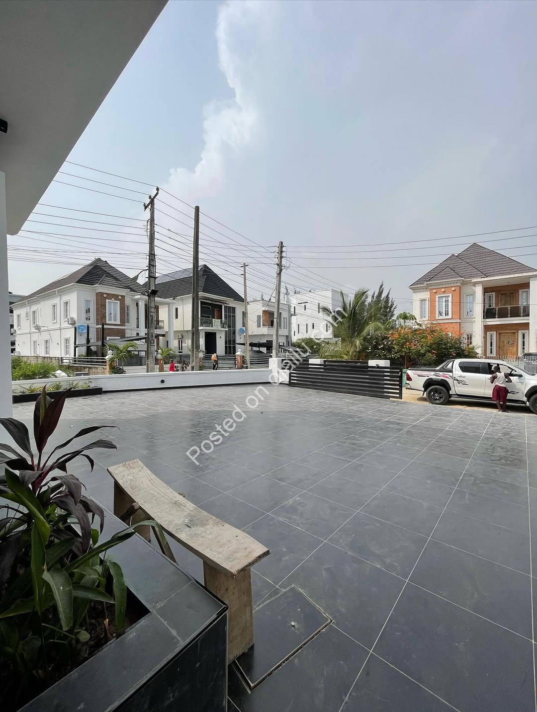 Lekki’s Grand 5-Bedroom Oasis with Resort-Style Pool