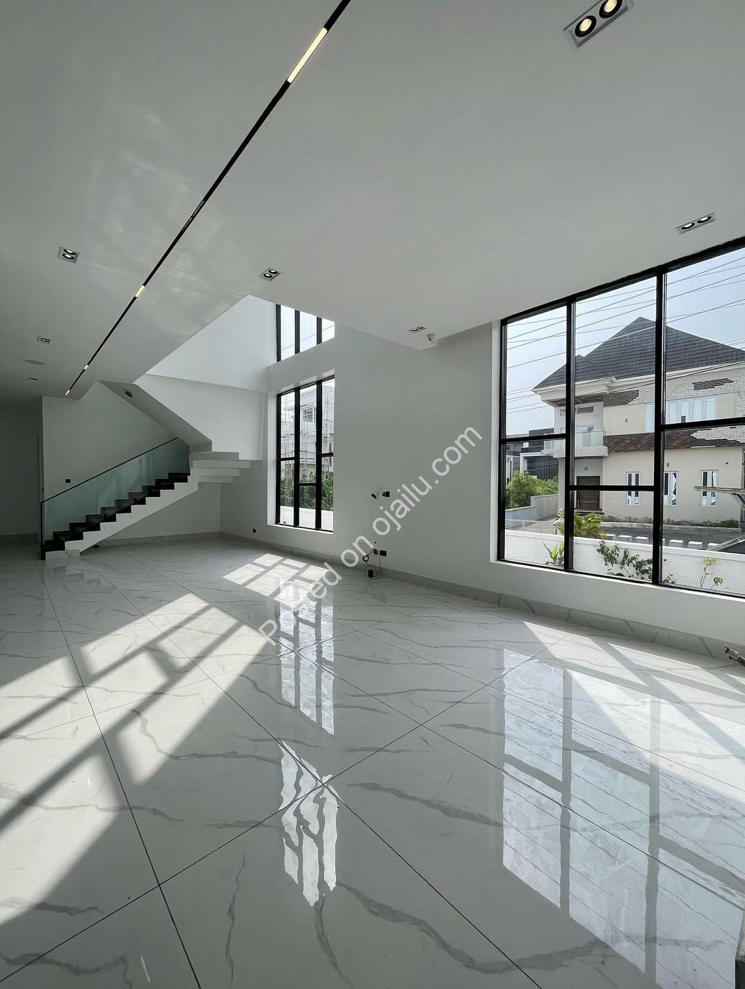 Lekki’s Grand 5-Bedroom Oasis with Resort-Style Pool