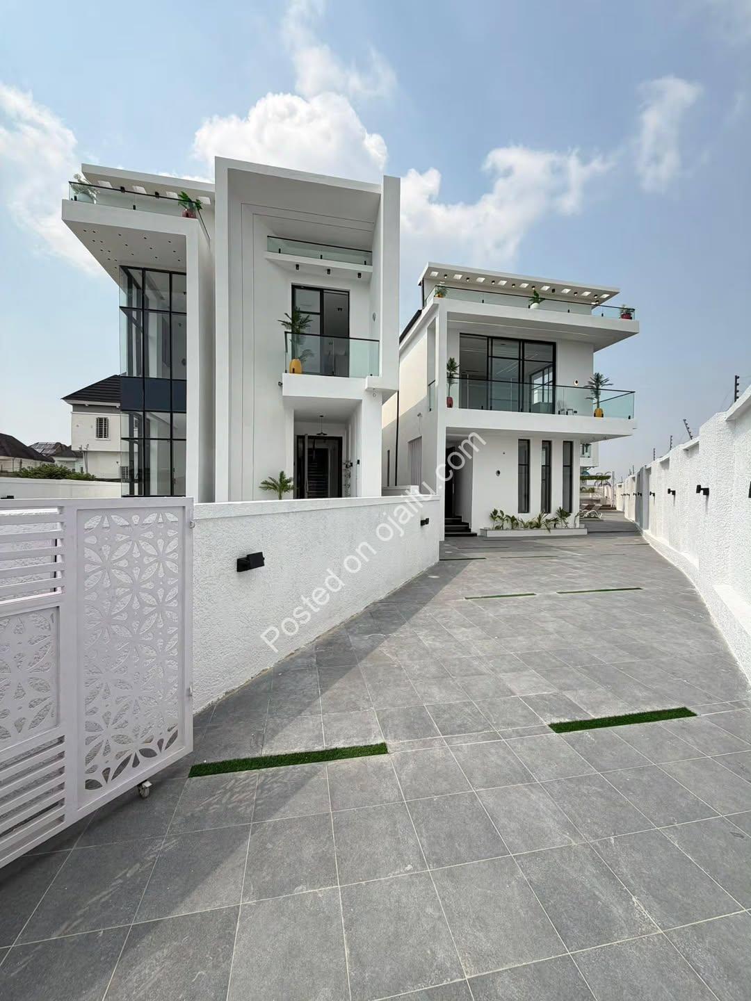 Exquisite 5-Bedroom Haven with Pool & Cinema in Lekki