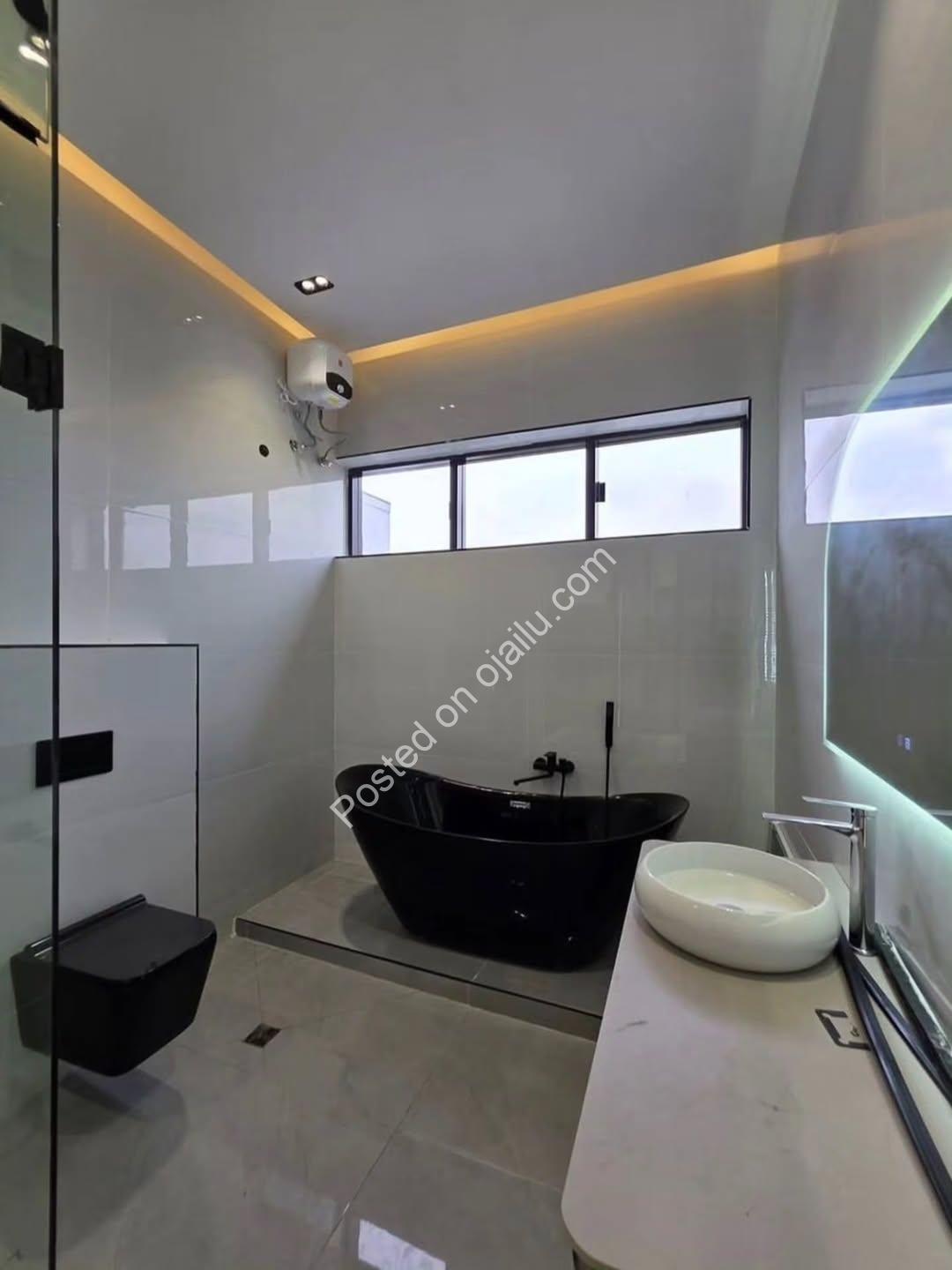 Exquisite 5-Bedroom Haven with Pool & Cinema in Lekki