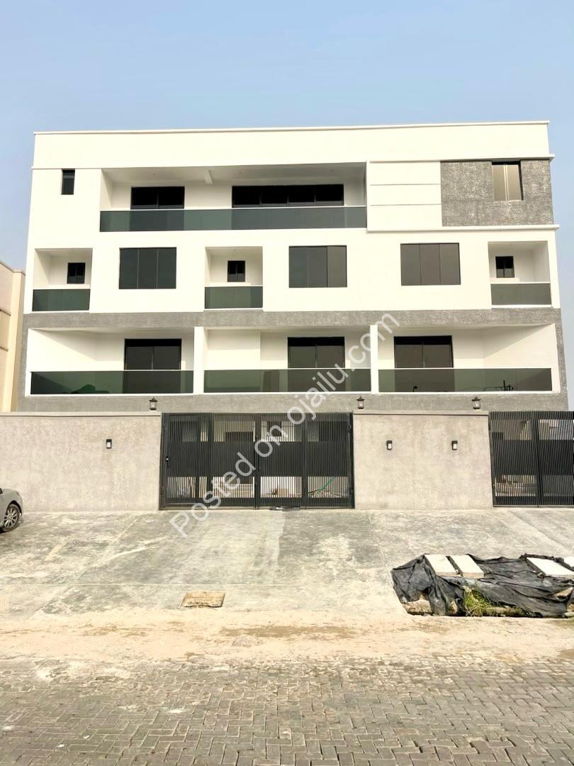 Lekki Phase 1: 5-Bed Terrace Duplex in Gated Estate
