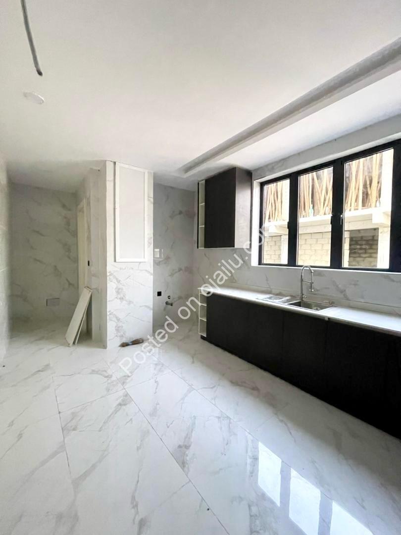 Lekki Phase 1: 5-Bed Terrace Duplex in Gated Estate