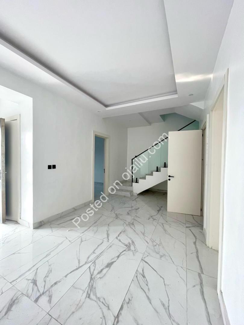 Lekki Phase 1: 5-Bed Terrace Duplex in Gated Estate