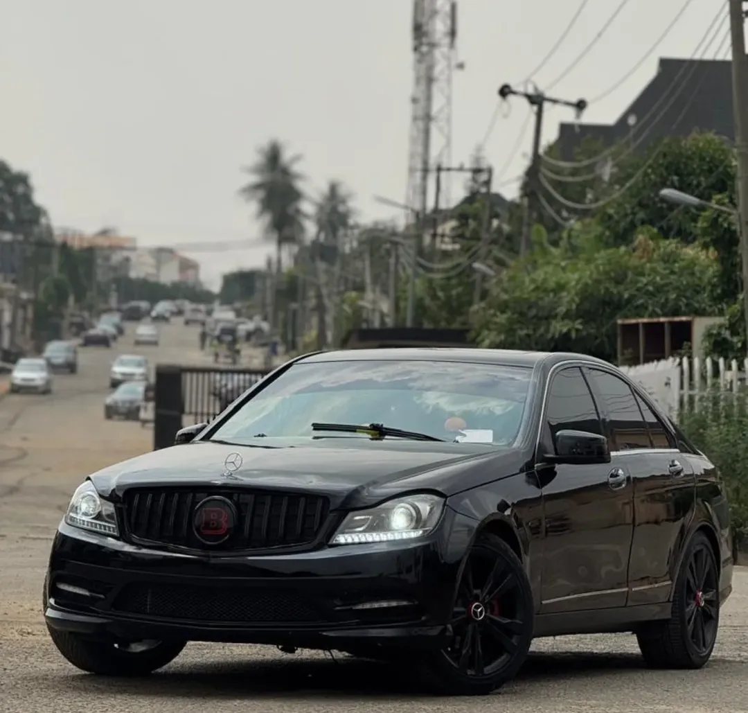 2008 C300 4MATIC: Facelifted Luxury, Ready to Drive
