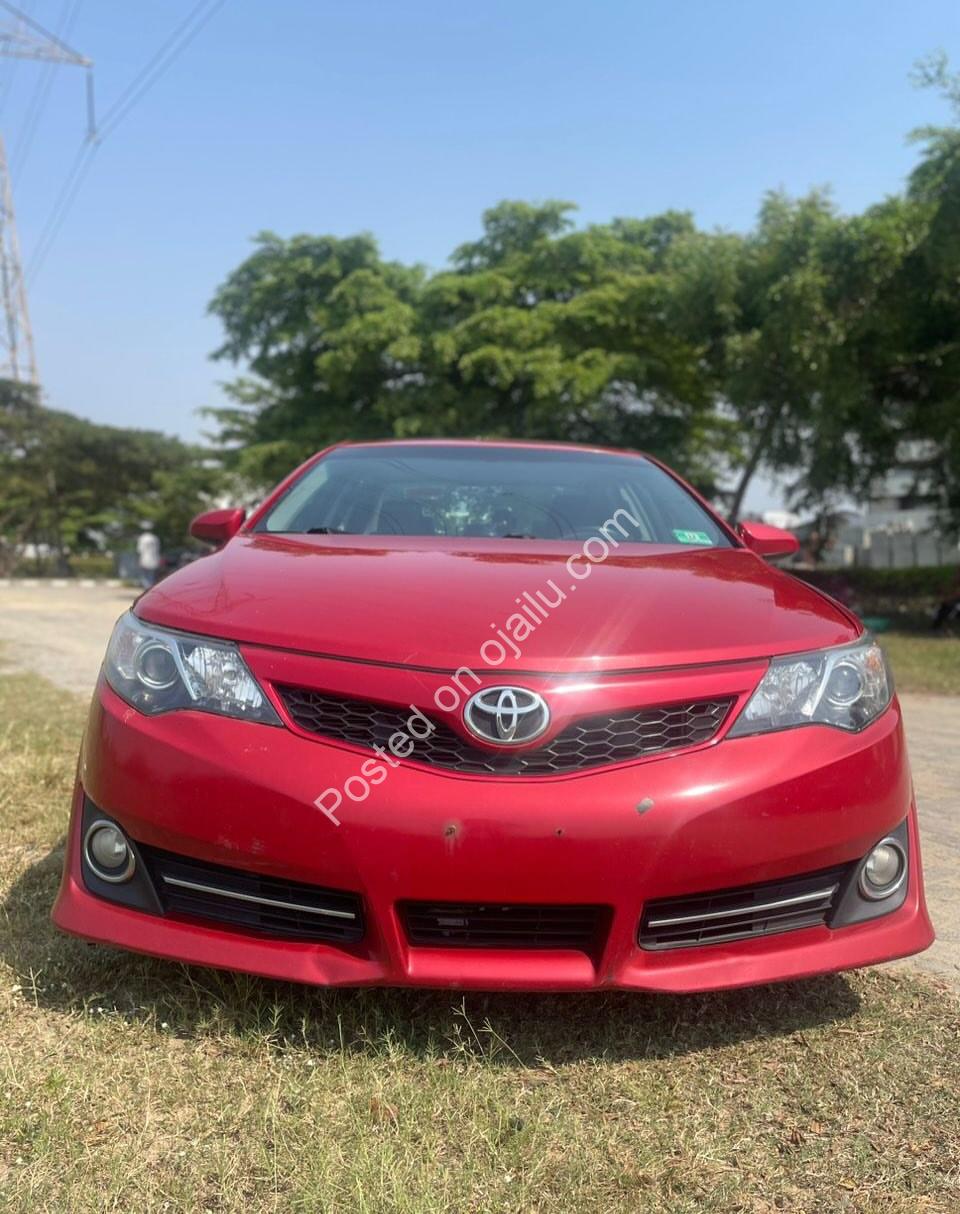 2013 Toyota Camry SE: Unbeatable Value at 14.5M