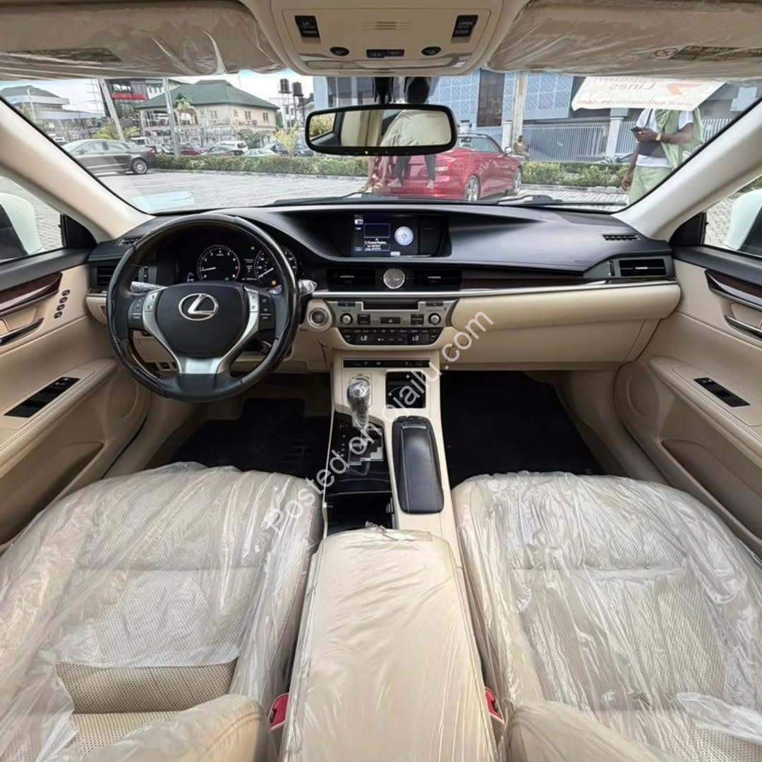 2014 Lexus ES350: Luxe & Low-Mileage