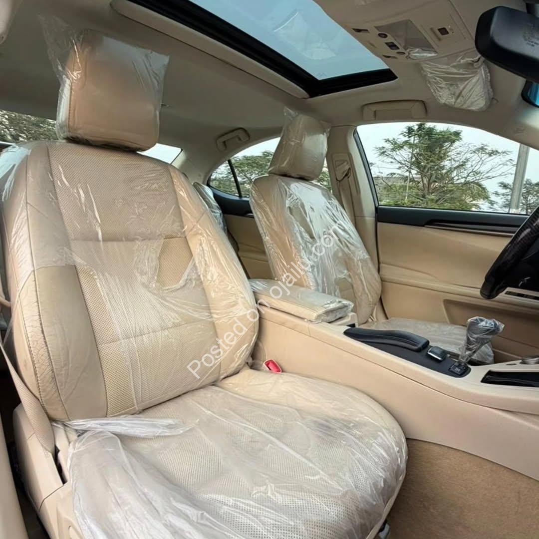 2014 Lexus ES350: Luxe & Low-Mileage