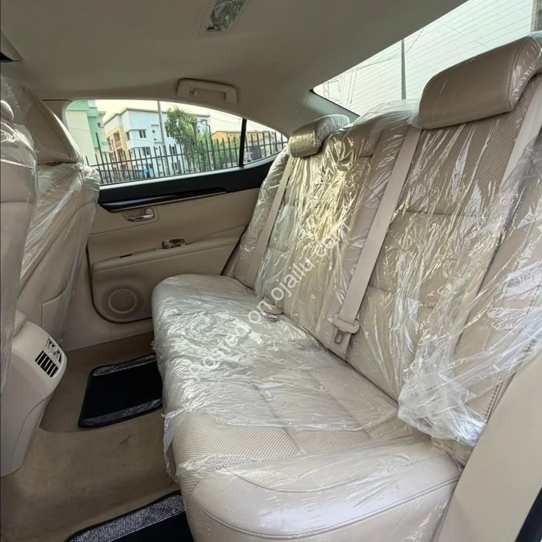 2014 Lexus ES350: Luxe & Low-Mileage